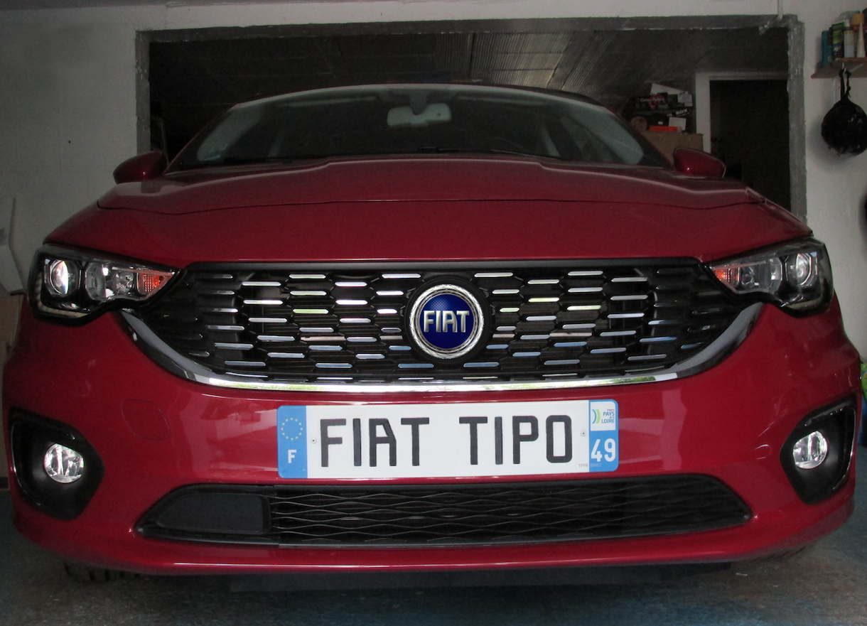 Fiat Tipo logo bleu.png