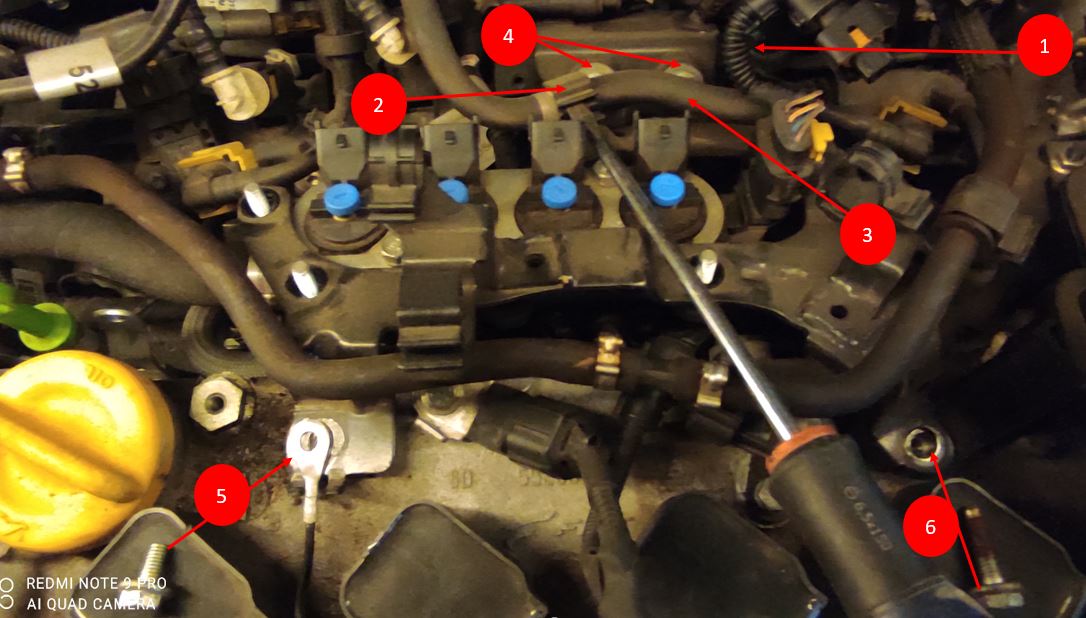 04 - Dégagement de la zone pour accès vis platine injecteurs et vis arriere de support de rampe d'injection.JPG