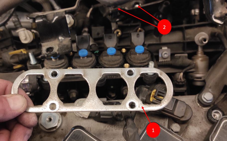 08 - Dépose de la platine de blocage des injecteurs gaz sur rampe.JPG