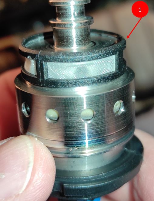 21 - Repose du filtre intégrés nettoyé chafrein en bas.JPG